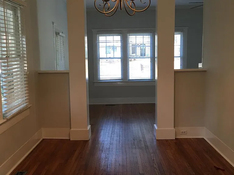 504 N Poplar St — Photo 4