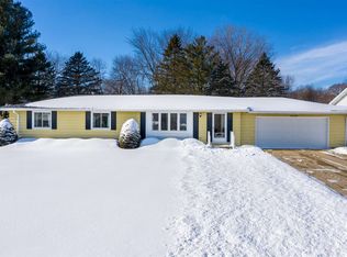 2026 Eagle Dr, Freeport, IL 61032