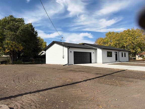 2nd image of 802 W 9th Street