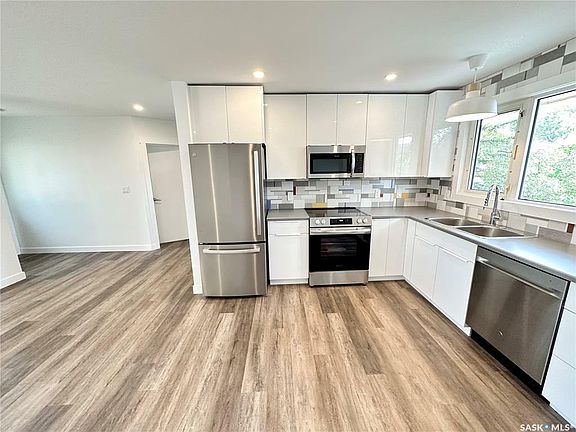 5th image of 206 Water St