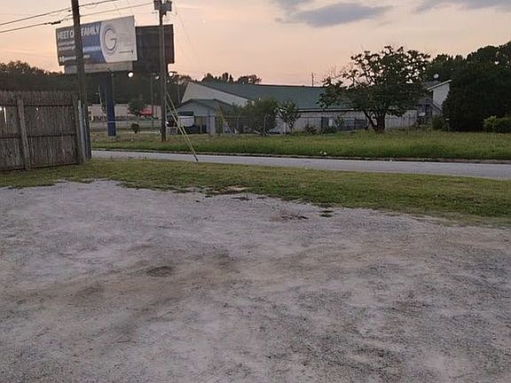 5th image of 204 Laprade Rd