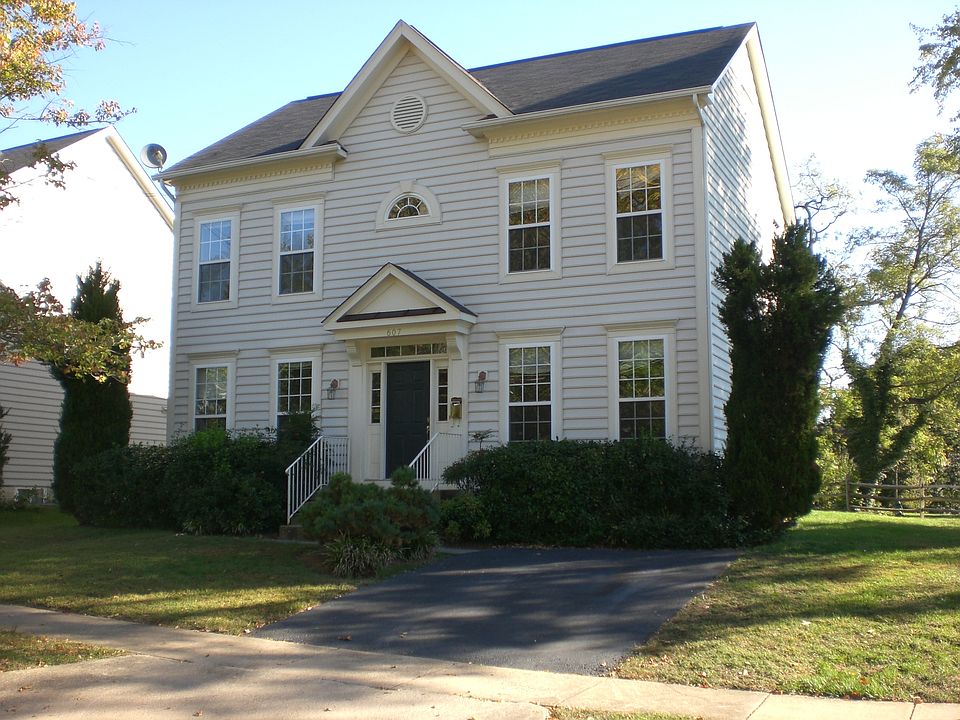 1st image of 607 N Illinois St