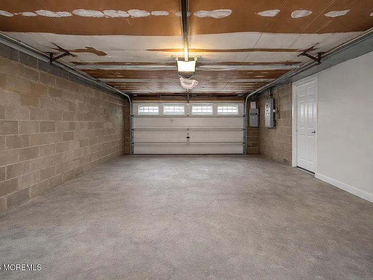 1111 Madison Ave — Photo 17