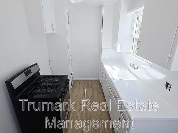 3rd image of 49 S Grand Oaks Ave APT 1