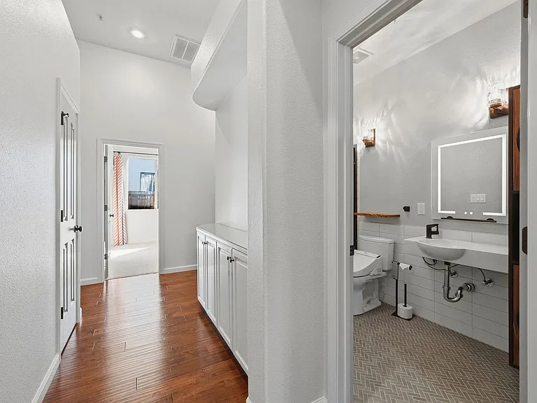 1439 Gordon Dr — Photo 20