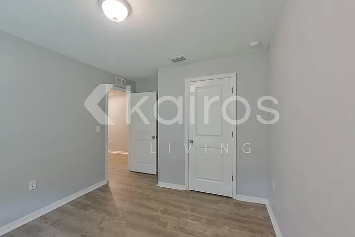 4204 E 5th St — Photo 16