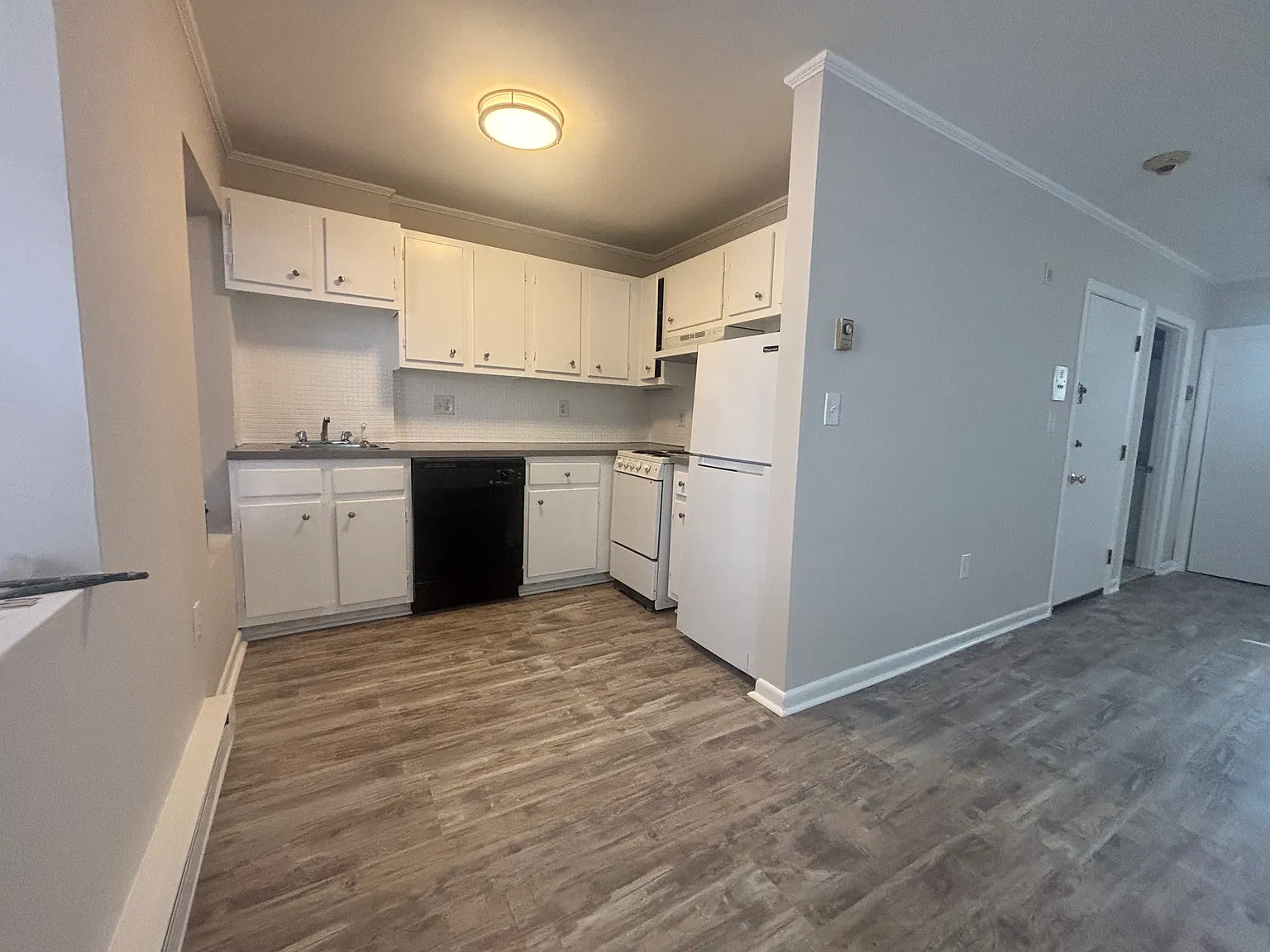 Studio, 302 sqft, $2,200 — Photo 2