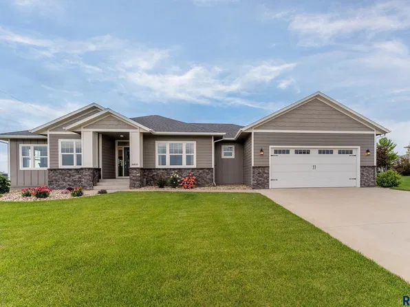 8400 E Willow Wood St, Sioux Falls, SD 57110