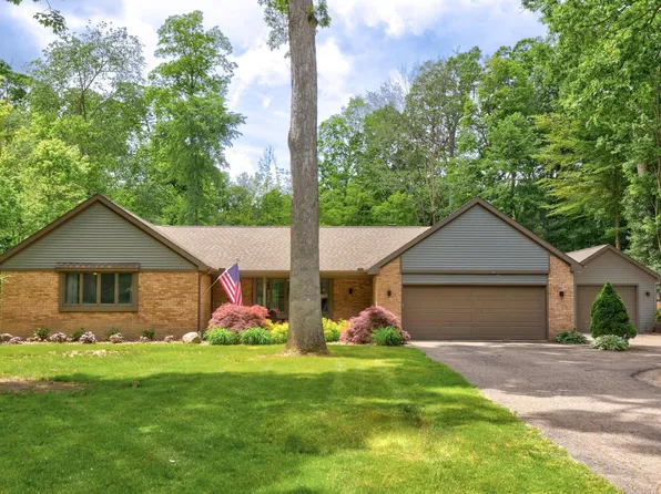 7338 E Ronrick Pl, Frankenmuth, MI 48734