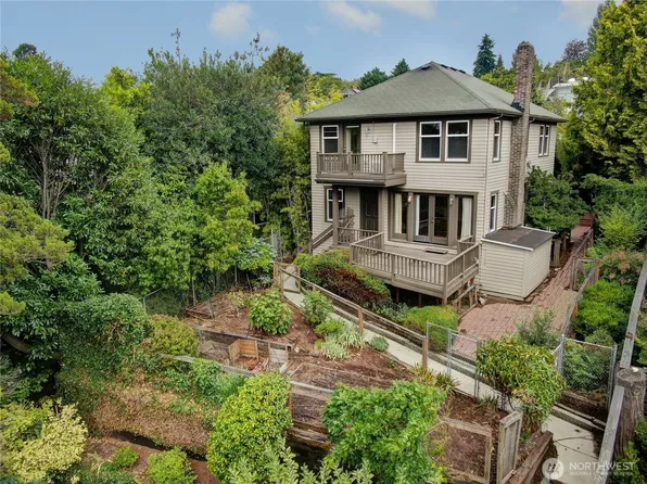 910 11th Avenue E, Seattle, WA 98102