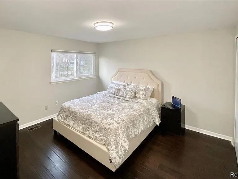 4077 Lincoln Dr — Photo 14
