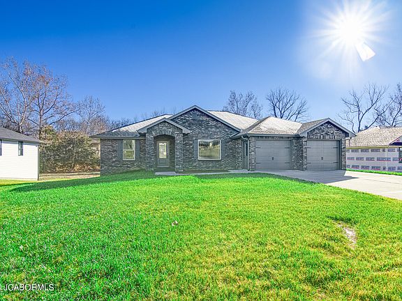 2nd image of 1402 Summerfield Dr