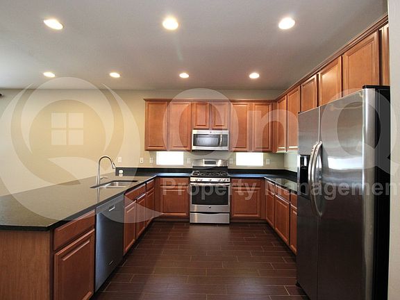 4th image of 867 E Aberdeen Dr
