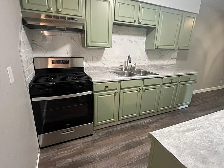 Crossroads Villa Apartments — Photo 44