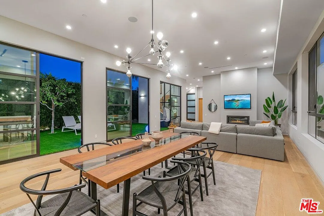 6 bed, 7.0 bath, 4500 sqft, $22,950 — Photo 4