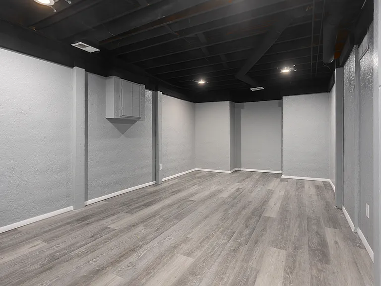 577 NW Valleybrook Rd — Photo 18