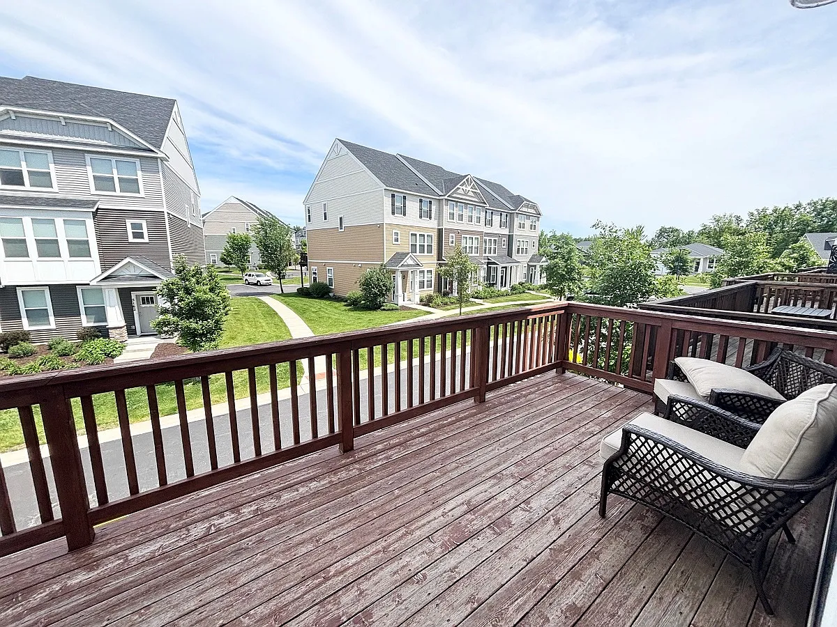 3 bed, 2100 sqft, $2,895 — Photo 3