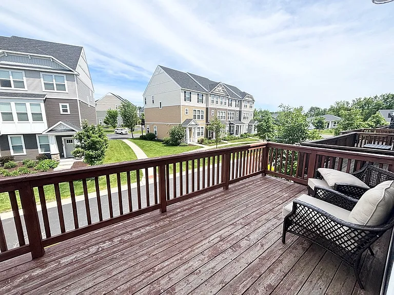 5136 Hampton St NE — Photo 3