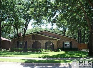 820 Spring Lake Dr, Bedford, TX 76021