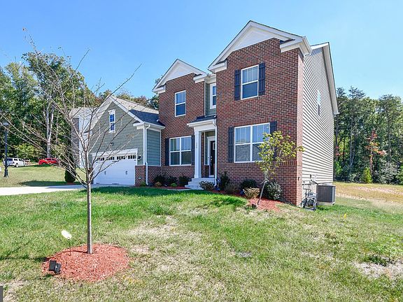 3rd image of 300 Hollycrest Pl