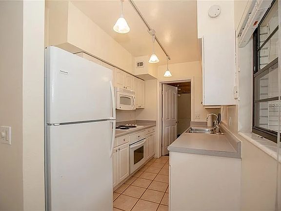 5th image of 2925 Chantilly Ave