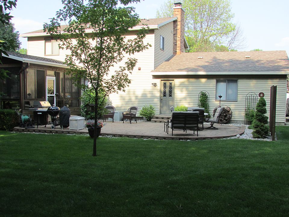 2nd image of 605 Nelson Dr
