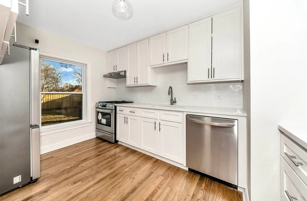 2 bed, 1085 sqft, $2,500 — Photo 2