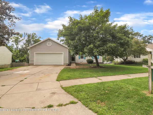110 Country Lake Dr #3, Potterville, MI 48876