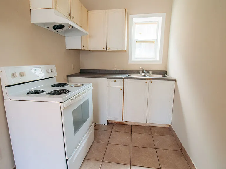 241 Gibson Ave #2 — Photo 4