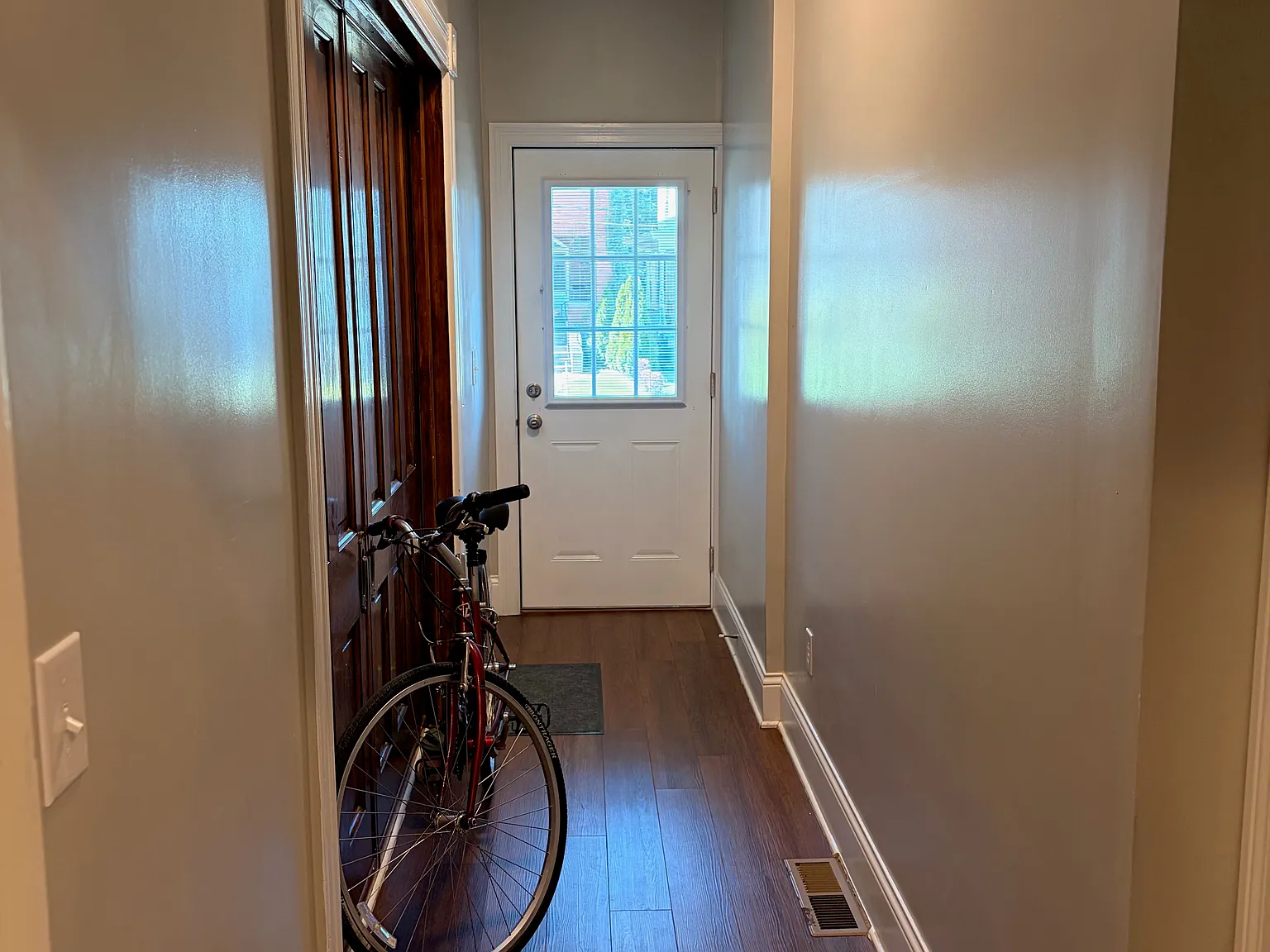 1 bed, 964 sqft, $1,195 — Photo 3