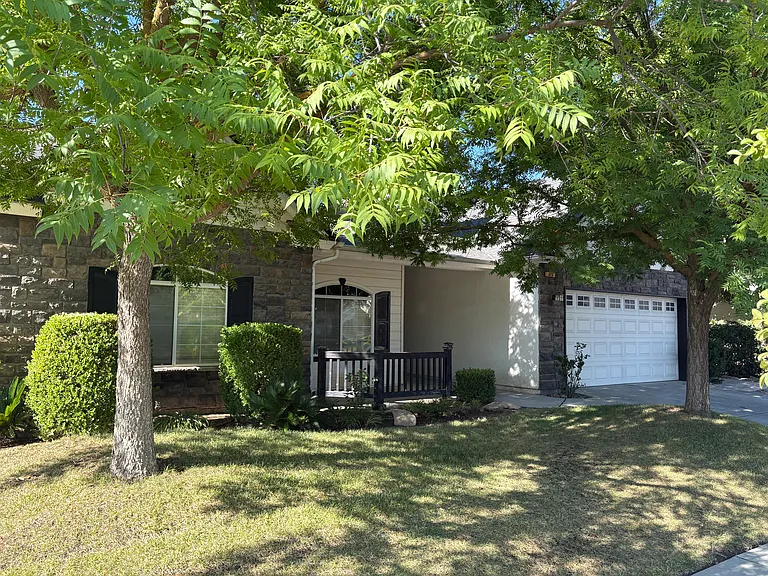 628 Prescott Ave — Photo 1