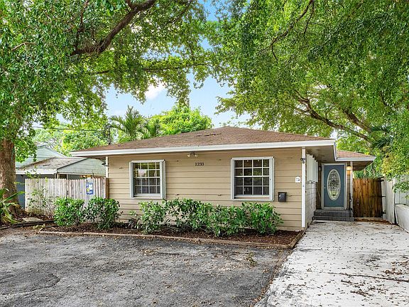 3rd image of 1233 NE 3rd Avenue