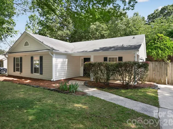 7812 Surreywood Pl, Charlotte, NC 28270