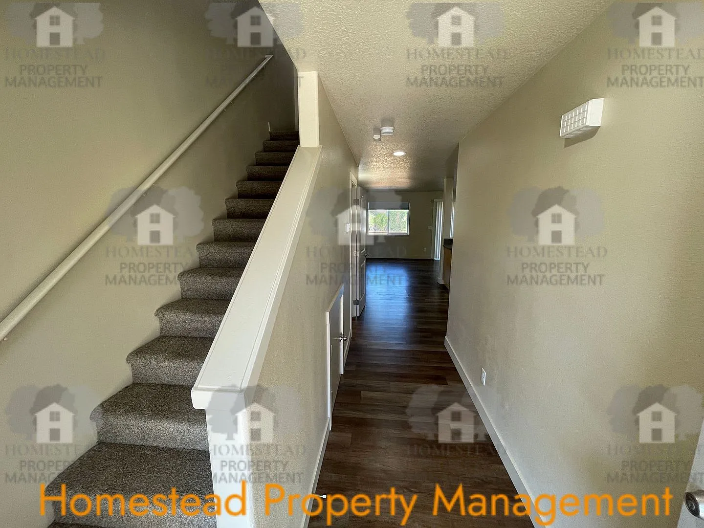 Perfect commuter location! — Photo 2