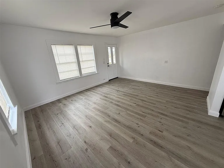 4114 Victoria Ave — Photo 11