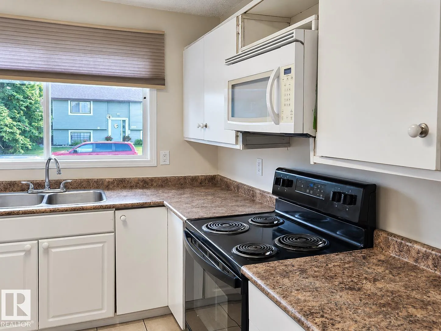 3 bed, 2.5 bath, 1071 sqft, $2,300 — Photo 3