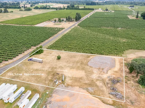 8982 Santiam Loop SE, Aumsville, OR 97325