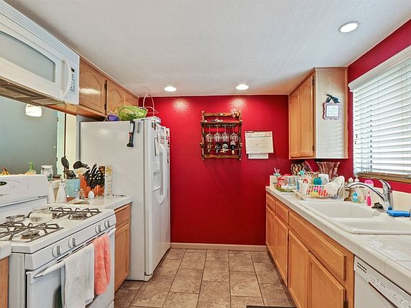 4th image of 1335 Newport Ave APT 308
