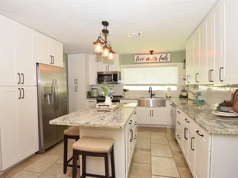 1954 Heights Dr — Photo 10