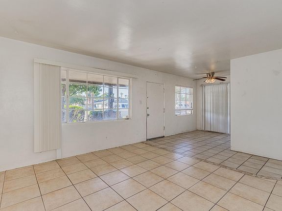 3rd image of 2426 E Clarendon Ave