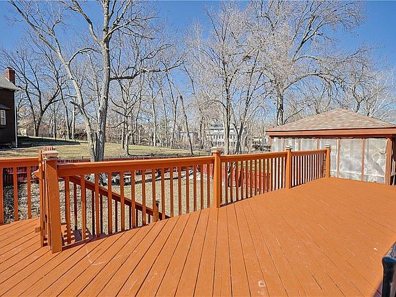 5th image of 614 Tanglewood Dr