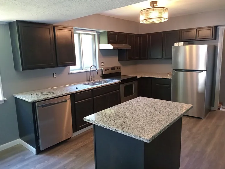 3110 Doner Cir NW — Photo 2