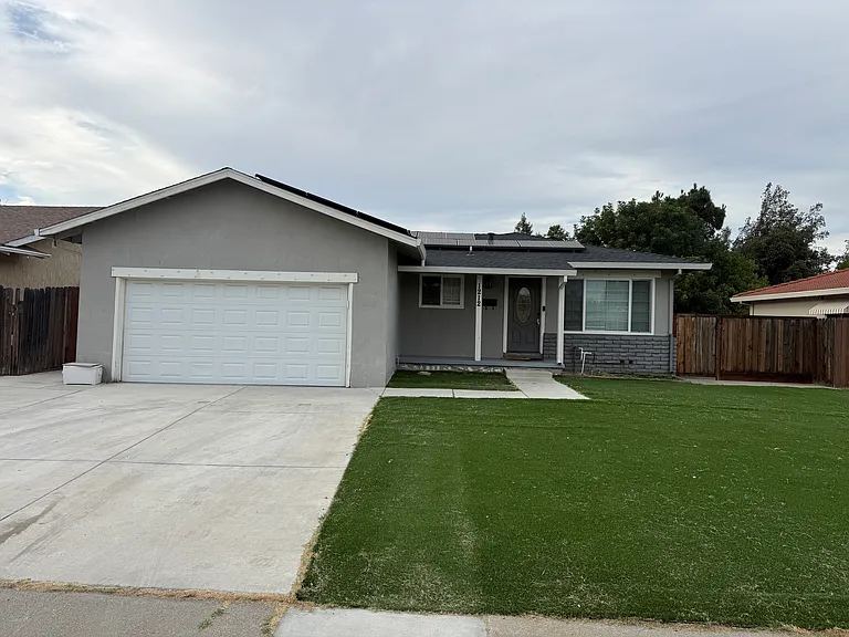 1212 Saint Frances Dr — Photo 1