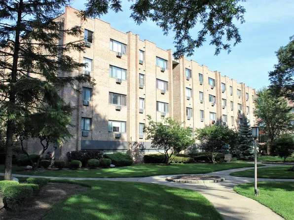 5358 N Cumberland Ave APT 421-2, Chicago, IL 60656