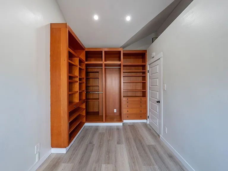 706 Marine St — Photo 14