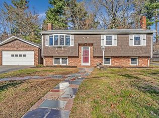 8 Meadow Rd, Medway, MA 02053