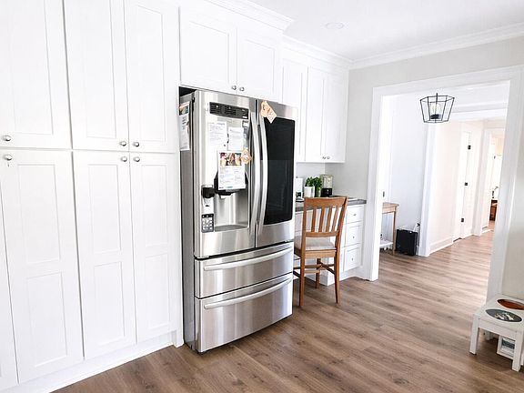 5th image of 808 Boulevard Dr N
