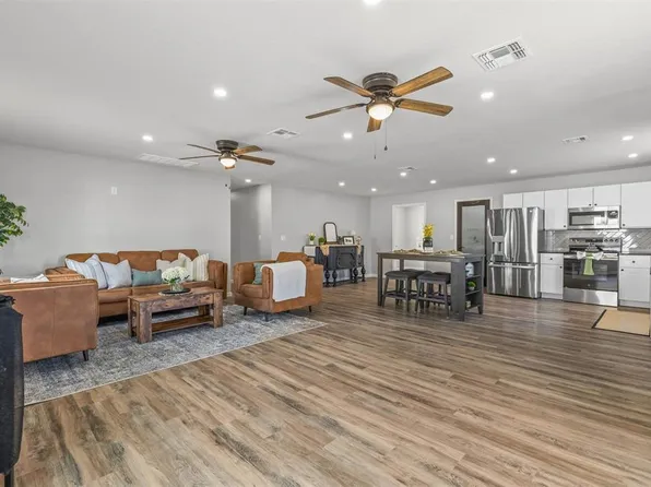 103 N 4th St, Cyril, OK 73029