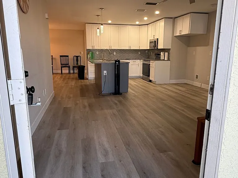 1206 SW 8th St — Photo 18