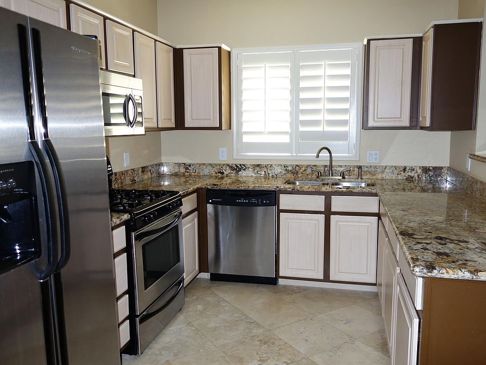 Kitchen, Granite Countertops, Stainless Steel Appliances